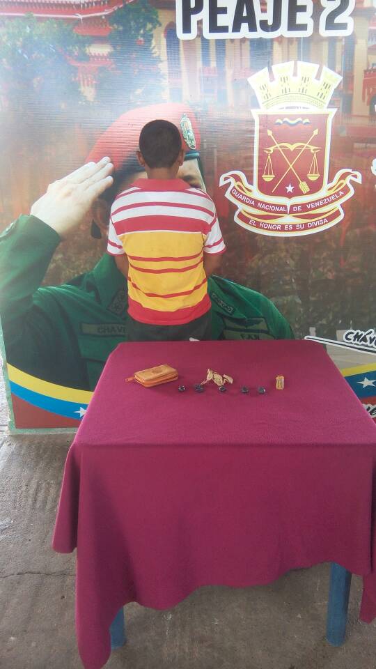 [:es]Cayó con nueve envoltorios de marihuana[:]