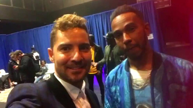 [:es]La pesada broma de David Bisbal con su amigo Fernando Alonso (Video)[:]