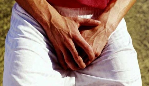 [:es]Se masturbo con una botella y perdió el pene[:]