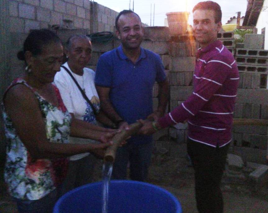 [:es]Pablo Alvarado activó plan “Agua Para Todos” en el Palmar I, II y III[:]