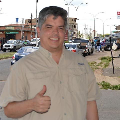 [:es]Reinaldo Alfonzo formalizó su inscripción ante el CNE[:]