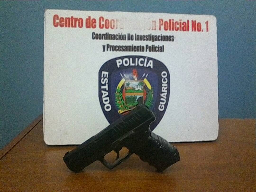 [:es]Poliguárico atrapó a pistolero tras persecución[:]