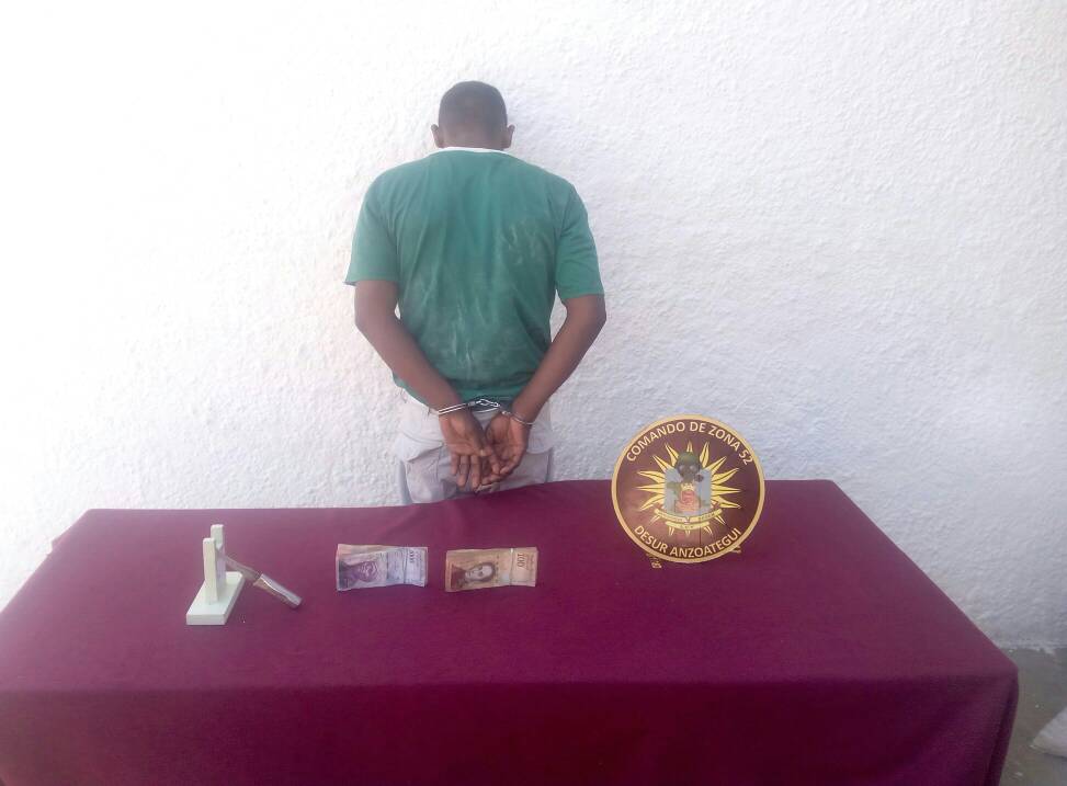 [:es]Detenidos por la GNB tres ciudadanos por robo en flagrancia en Barcelona[:]