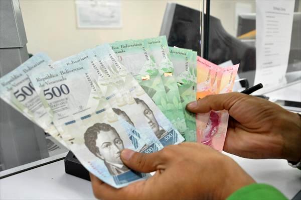 [:es]Esta semana serán entregados los últimos bonos navideños[:]