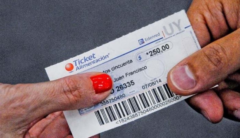 [:es]Cuatro millones de cestaticket entregará el Presidente Maduro a partir del 1ero de diciembre[:]