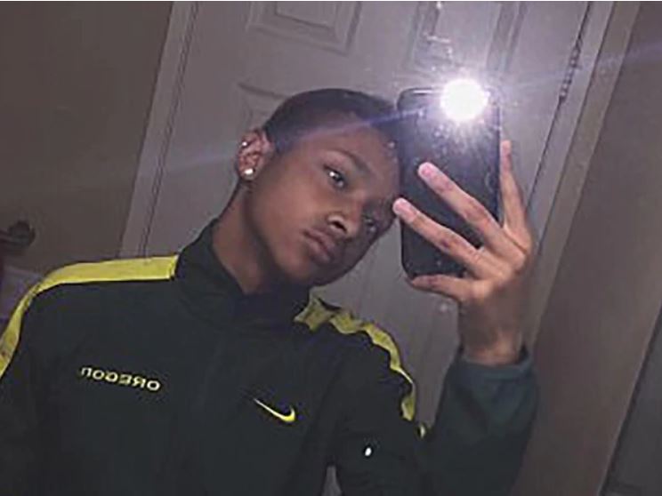 [:es]Porque su hijo le dijo que era homosexual, lo mató[:]