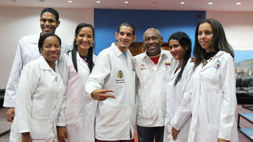 [:es]Más de 21 mil médicos venezolanos abandonan el país[:]