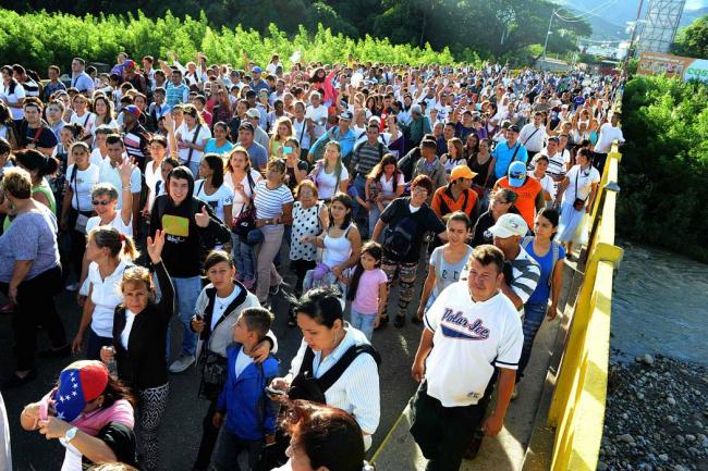 [:es]El incremento de venezolanos a Colombia, supone un costo adicional al vecino país[:]