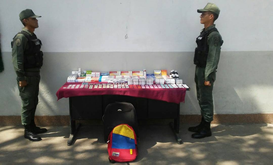 [:es]Lo atraparon contrabandeando medicamentos[:]