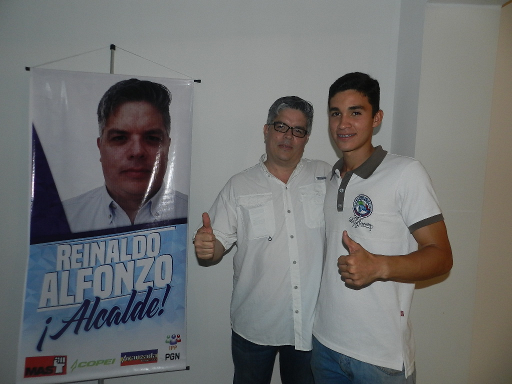 [:es]Reinaldo Alfonzo llama a votar sin miedo, “porque aquí no se rinde nadie”[:]