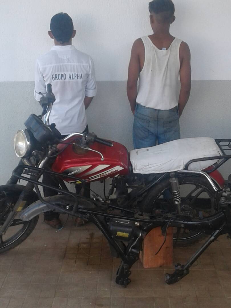 [:es]Arrestaron a azotes desvalijando moto[:]