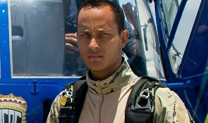 [:es]Óscar Pérez aparece en la operación «Génesis», que robó 26 fusiles  a la GNB[:]