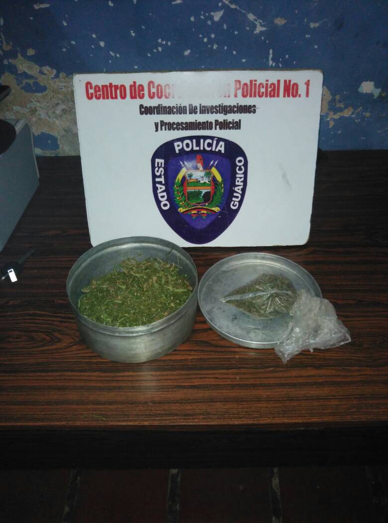 [:es]Lo atraparon escondiendo marihuana en una olla[:]