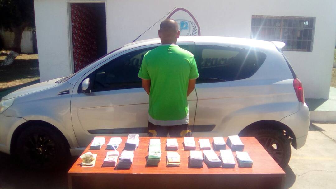 [:es]GNB aprehendió a sujeto con más de 14 millones de Bs. en billetes del nuevo cono monetario[:]