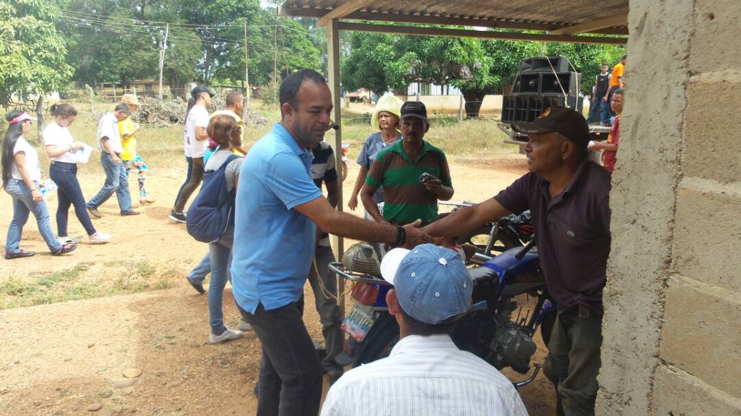 [:es]Pablo Alvarado recorrió Espino durante casa por casa[:]
