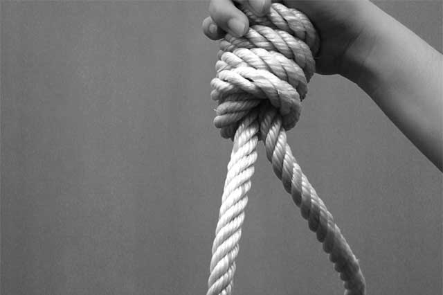 [:es]Mujer embarazada fue encontrada muerta dentro de una licorería[:]