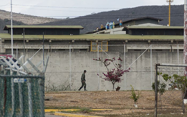 [:es]A cambio de traslados, reos de la Fénix liberan a rehenes[:]