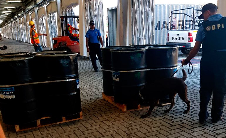 [:es]1.300 kilos de cocaína líquida fue decomisado en buque venezolano en Honduras[:]