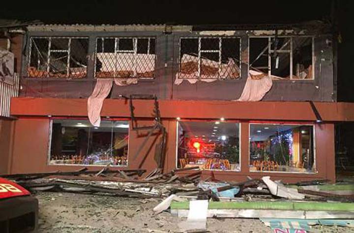[:es]Dos fallecidos y ocho heridos dejó explosión en un restaurante en Quito[:]