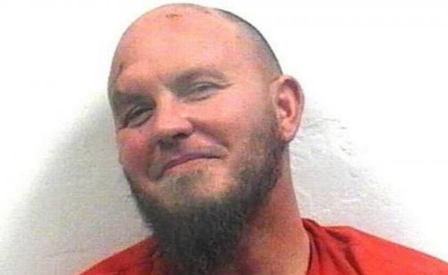 [:es]Borracho confunde su casa con la del vecino y lo mata pensando que era un intruso[:]