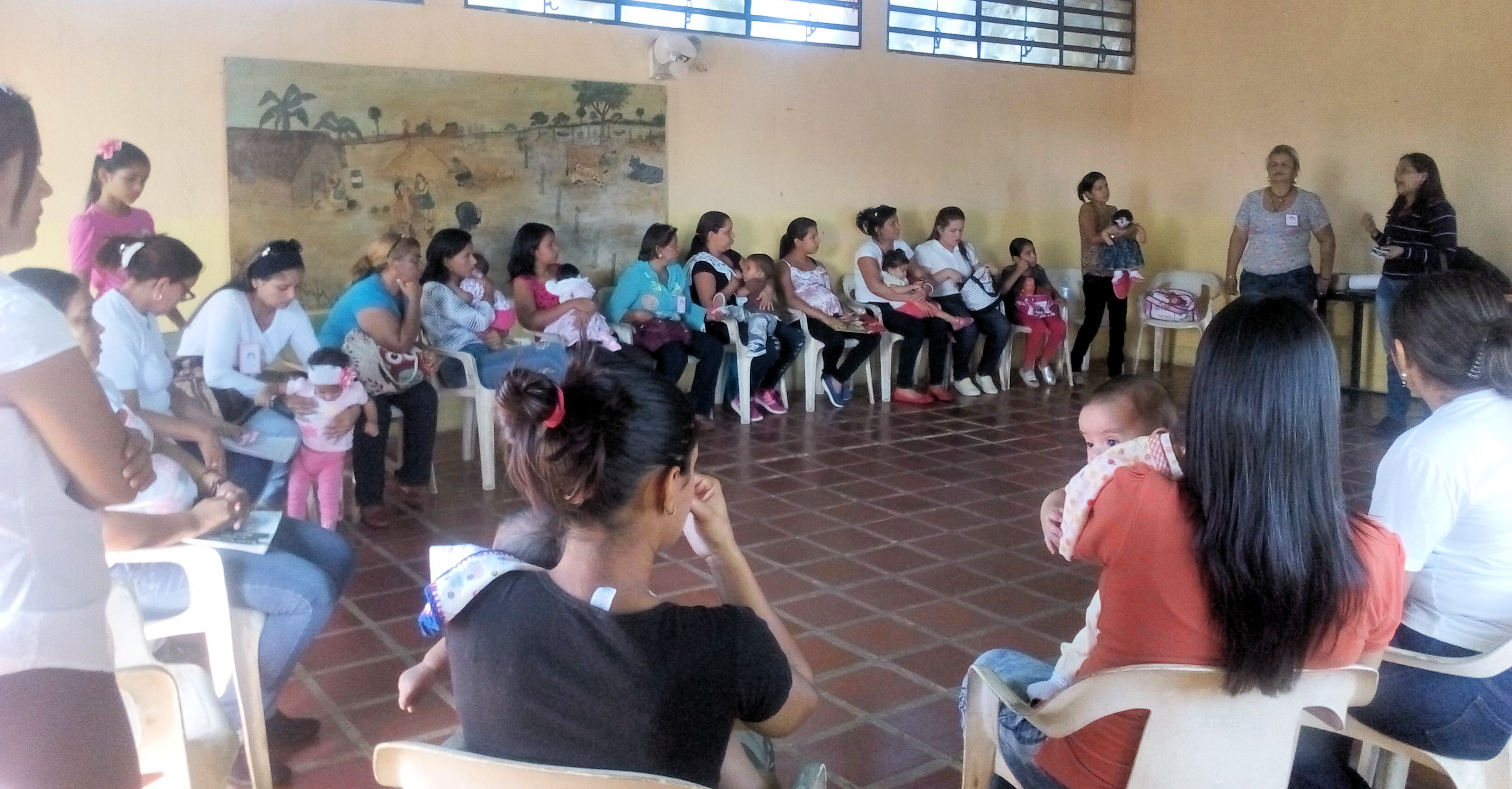 [:es]Futuras madres socorreñas reciben información de Lactancia Materna y Parto Humanizado[:]