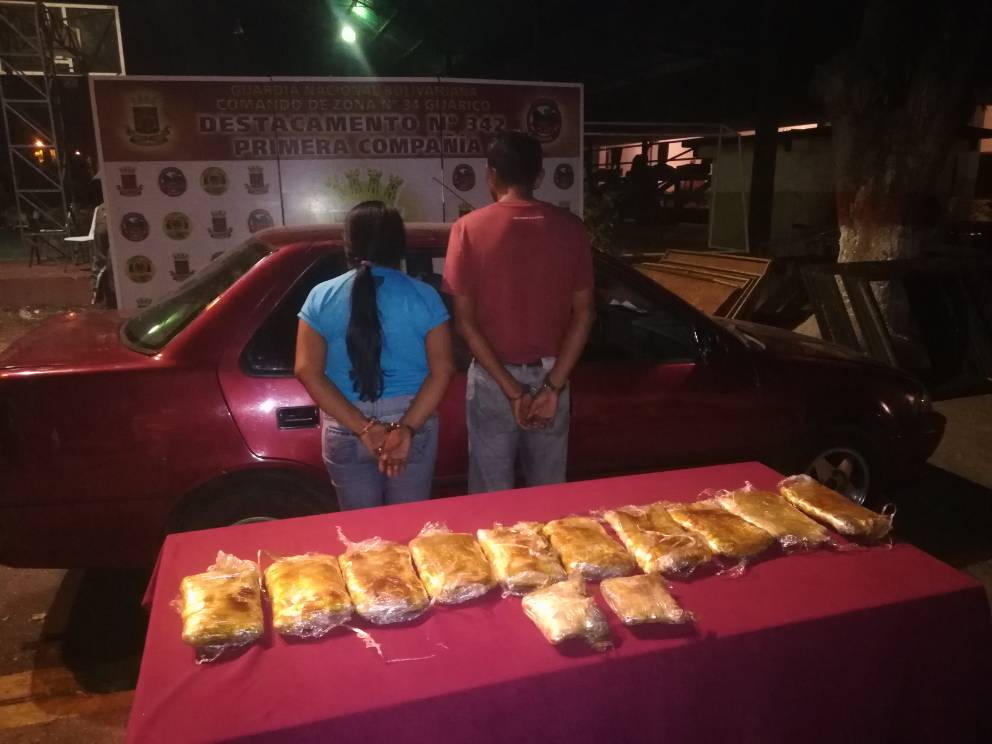 [:es]Pareja fue capturada transportando panelas de marihuana[:]