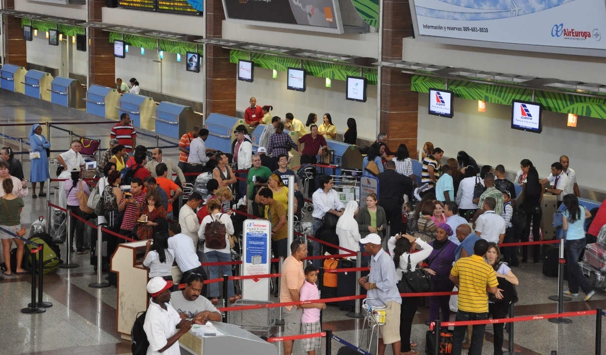 [:es]Venezolanos en Dominicana esperan que diálogo entre el Presidente Danilo Medina y oposición regularice su situación [:]