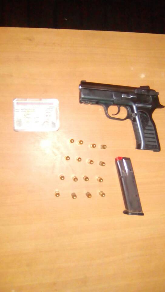 [:es]Sujetos fueron detenidos por porte ilícito de arma de fuego[:]