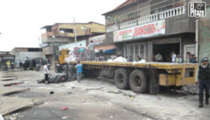 [:es]Saquearon gandola cargada de harina de trigo y dos camiones de pollo y yuca [:]