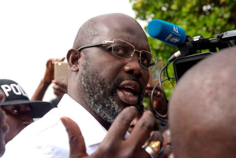 [:es]El exfutbolista George Weah,  juró este lunes su cargo como presidente de Liberia [:]