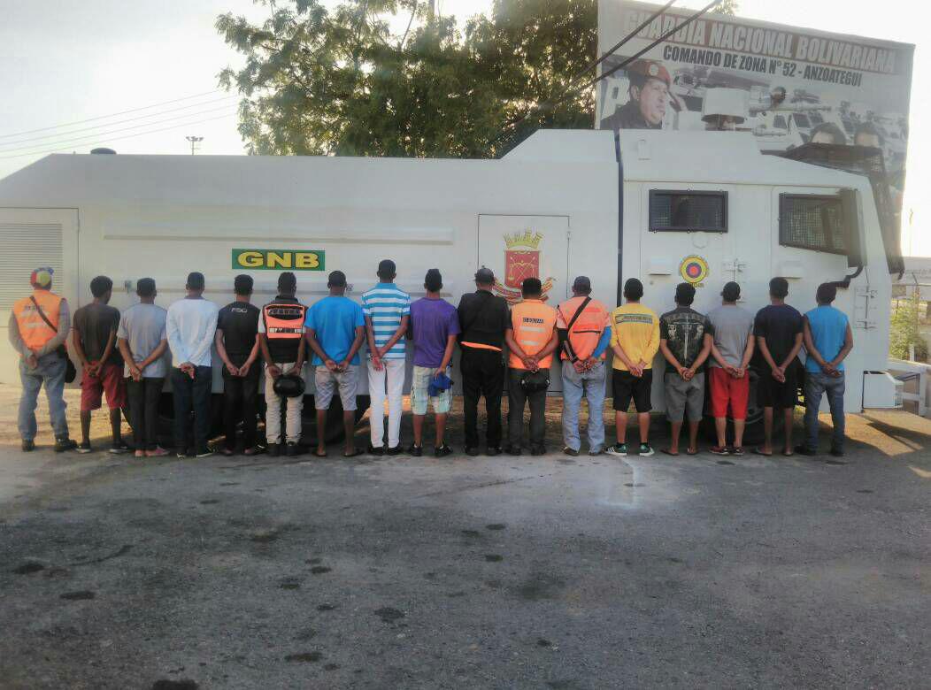 [:es]Saqueos en Anzoategui dejan más de 400 personas detenidas[:]