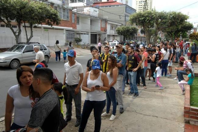 [:es]Venezolano atacó con un puñal a quien le daba de comer[:]