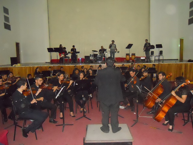 [:es]Realizado extraordinario concierto “El Sistema toca, canta y lucha en su 43 aniversario”[:]