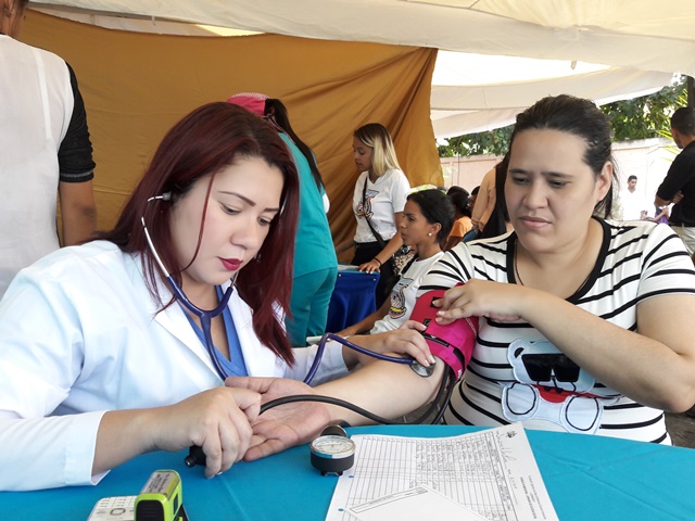 [:es]Con total éxito se realizó Jornada de Acción Social Esperanza Viva en la Calle[:]