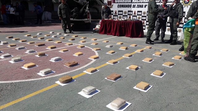 [:es]Las 120 panelas de droga decomisadas en Clarines fueron a un Teniente Coronel de la GNB[:]