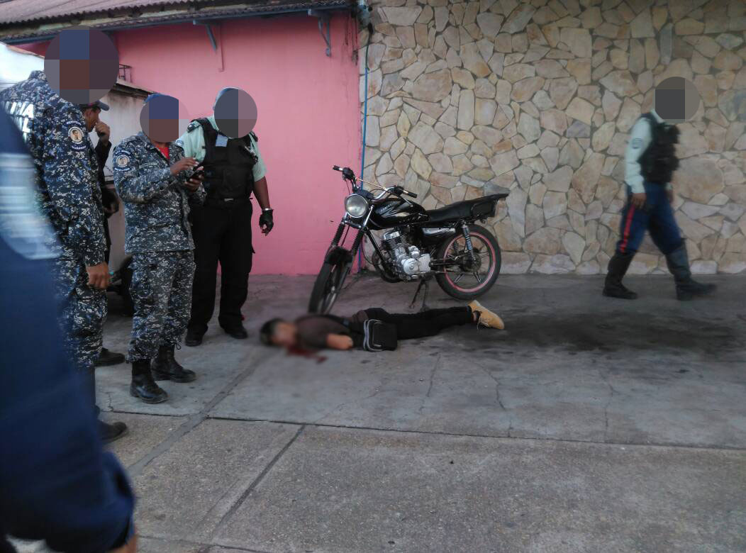 [:es]Lo mataron de cinco tiros en la cabeza por la 5 de Julio[:]