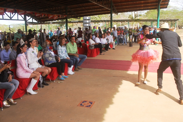 [:es]Personalidades fueron homenajeadas en el “Reencuentro de Vallepascuenses”[:]