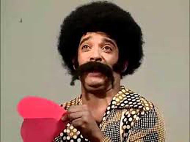 [:es]‘Charly Mata’ confiesa como se gana la vida en el exterior[:]