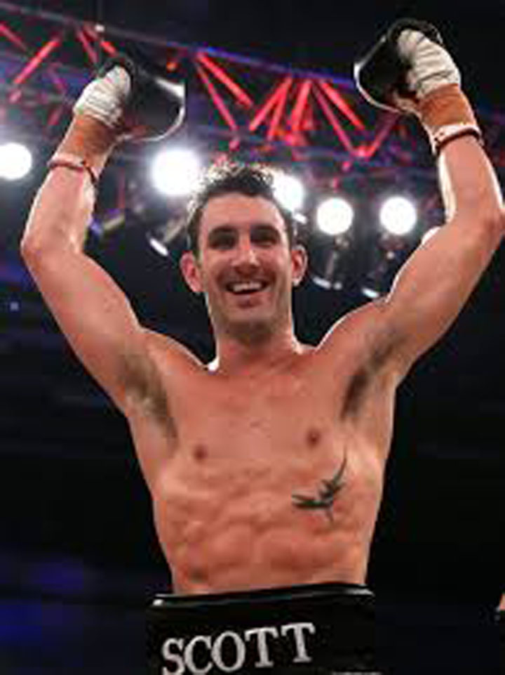 [:es]Fallece tras ganar un combate, boxeador inglés[:]