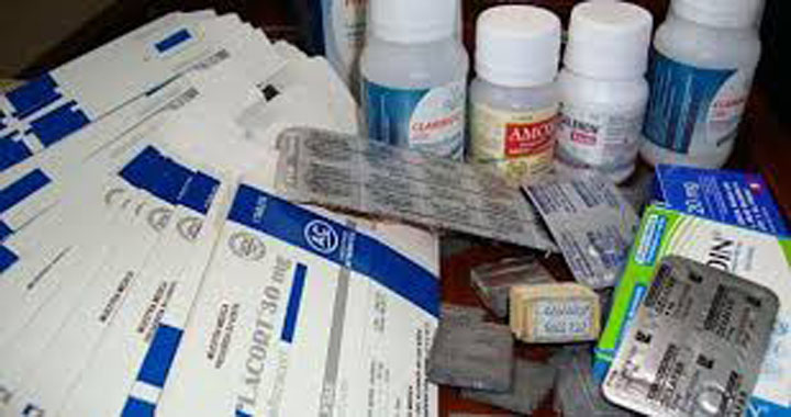 [:es]Hallan medicinas enterradas en galpón del Min-Salud[:]