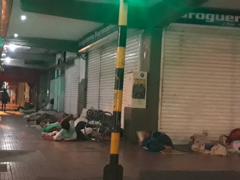 [:es]Venezolanos siguen durmiendo en las calles de Cucuta[:]