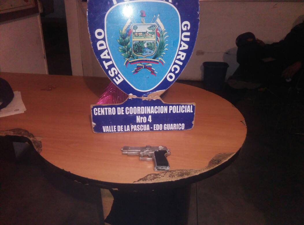 [:es]AZOTES. Los atraparon con pistola de juguete[:]