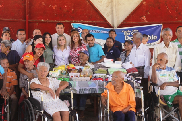 [:es]Alcaldesa Nidia Loreto sostuvo ameno encuentro con adultos mayores[:]