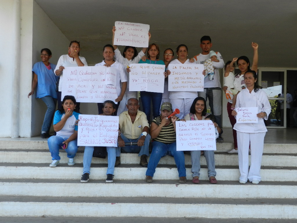 [:es]CRISIS HOSPITALARIA. Protestaron los enfermeros del hospital Dr. Rafael Zamora Arévalo[:]