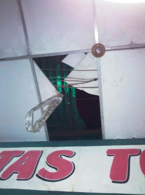 [:es]Capturaron vándalos robando comercio chino[:]