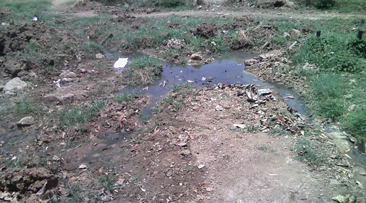 [:es]COLAPSO. Cloacas desbordadas en La Trinidad afecta la salud y el buen vivir de habitantes[:]