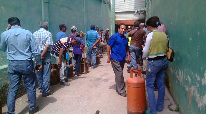 [:es]“Se pierde un día completo” para obtener gas en Infante[:]