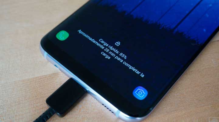 [:es]¿Usar o no usar el teléfono móvil cuando se está cargando?[:]