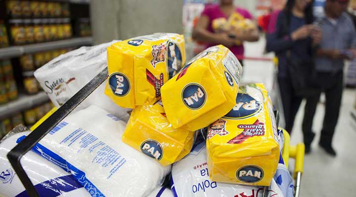 [:es]Consumidores reiteran que una quincena da para comprar un kilo de arroz[:]