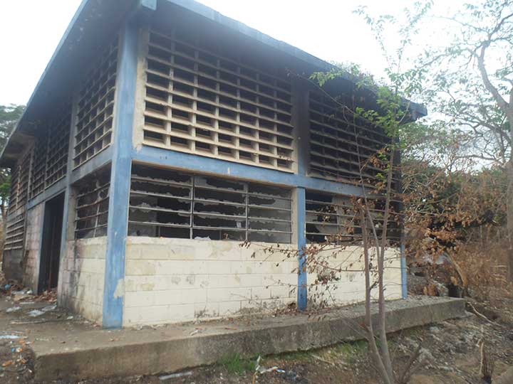 [:es]Denuncian la quema indiscriminada de basura y «algo mas» en el hospital vallepascuense[:]